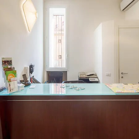 ゲストハウス Ht N°9 Colosseo 3*