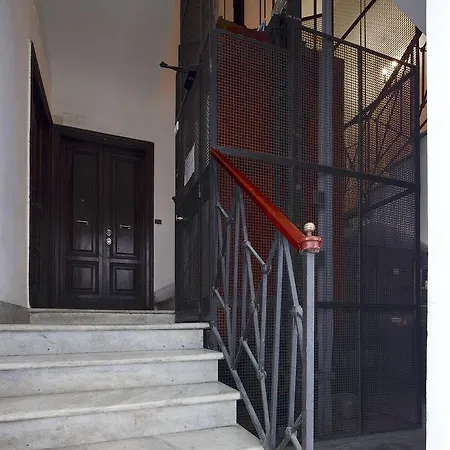 Ht N°9 Colosseo Guest house